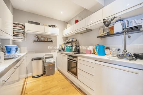 3 bedroom apartment to rent, Fallsbrook Road London SW16