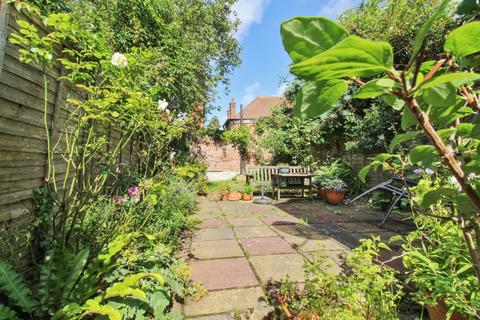 12 Mandeville Road, Canterbury, CT2 7HB