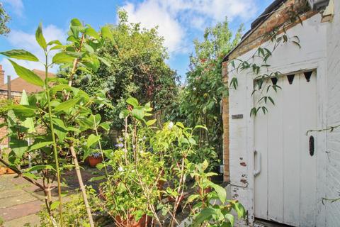 12 Mandeville Road, Canterbury, CT2 7HB