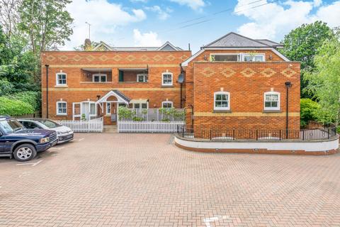 2 bedroom flat for sale, School Hill, Wrecclesham, Farnham, GU10