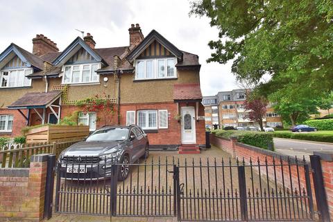 3 bedroom end of terrace house for sale, High Street, Southgate, London. N14