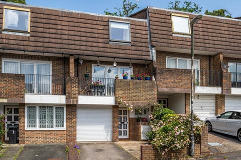 3 bedroom terraced house for sale, Heights Close, West Wimbledon