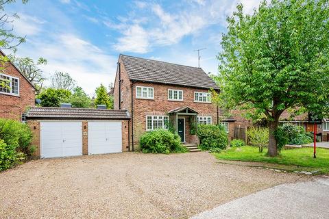 4 Meadowbrook, Oxted, RH8 9LT