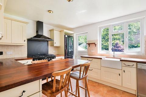 4 Meadowbrook, Oxted, RH8 9LT