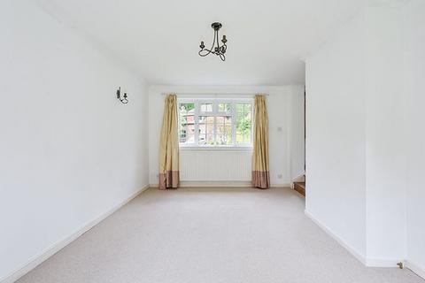 4 Meadowbrook, Oxted, RH8 9LT