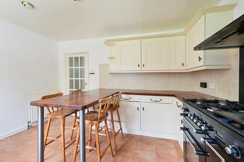 4 Meadowbrook, Oxted, RH8 9LT