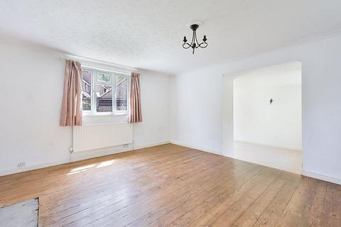 4 Meadowbrook, Oxted, RH8 9LT
