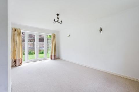 4 Meadowbrook, Oxted, RH8 9LT