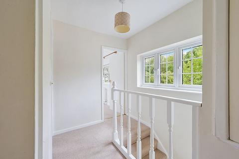 4 Meadowbrook, Oxted, RH8 9LT