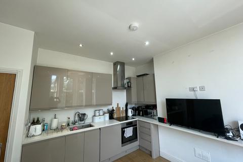 2 bedroom flat to rent, Balls Road, Wirral CH43