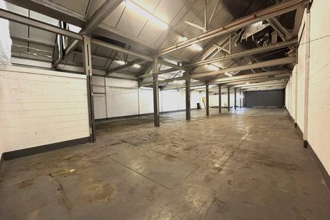 Industrial unit to rent, Leagrave Road, Luton LU3