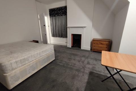 4 bedroom maisonette to rent, East India Dock Road, London E14