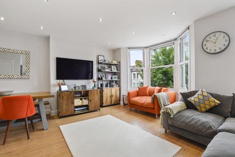 2 bedroom flat for sale, Buchanan Gardens, London NW10