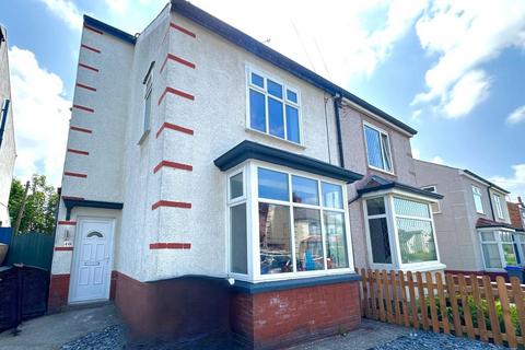 3 bedroom semi-detached house to rent, Colwyn Avenue, Blackpool, FY4