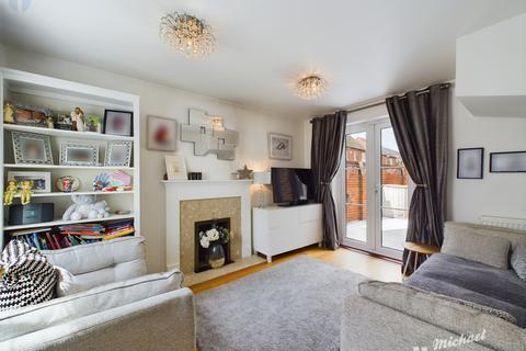2 bedroom end of terrace house for sale, Chalford Way, Fairford Leys, Aylesbury, HP19 7HA