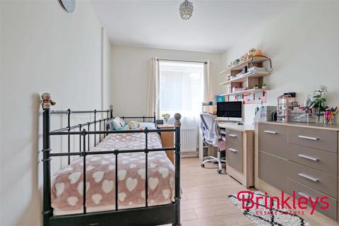 2 bedroom apartment for sale, Blendworth Point, Wanborough Drive, London