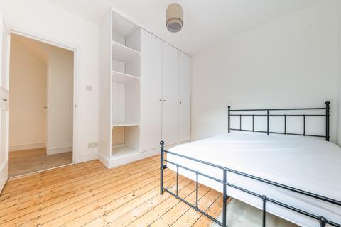 2 bedroom flat to rent, Honeybrook Road, London, SW12