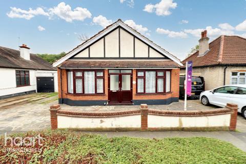 3 bedroom detached bungalow for sale, Wingletye Lane, Hornchurch