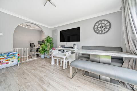 165 Connaught Road, Brookwood, Woking, GU24 0AA