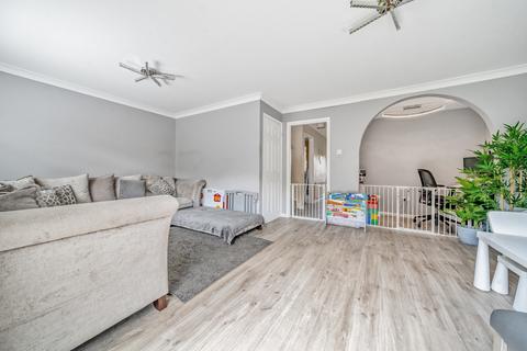 165 Connaught Road, Brookwood, Woking, GU24 0AA