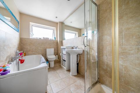 165 Connaught Road, Brookwood, Woking, GU24 0AA