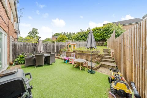 165 Connaught Road, Brookwood, Woking, GU24 0AA
