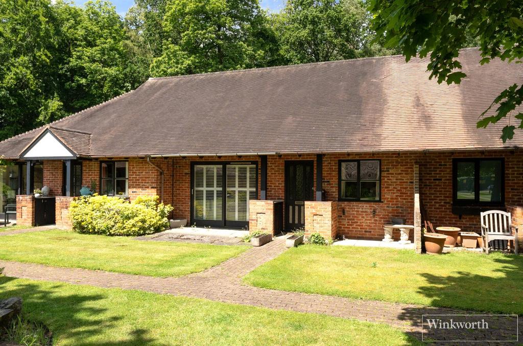Bagshot Road, Ascot, Berkshire, SL5 2 bed bungalow for sale £340,000