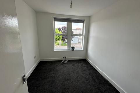 2 bedroom flat to rent, Carnarvon Road, Clacton-On-Sea CO15