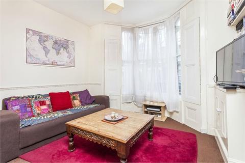 2 bedroom flat to rent, Dalyell Road, Brixton SW9