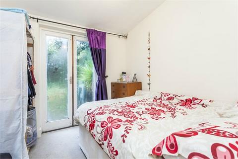 2 bedroom flat to rent, Dalyell Road, Brixton SW9
