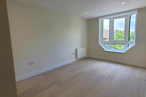 2 bedroom flat to rent, Church Street West, Woking GU21