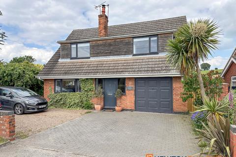 4 bedroom detached house for sale, Newark Road, 5 NG22