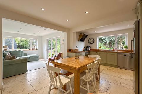 4 bedroom detached house for sale, Newark Road, 5 NG22