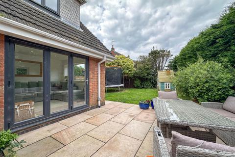 4 bedroom detached house for sale, Newark Road, 5 NG22