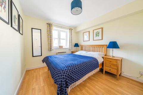 2 bedroom flat to rent, Basevi Way London SE8