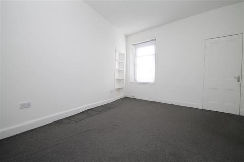 2 bedroom flat to rent, Whifflet Street, Coatbridge