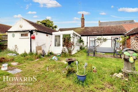 2 bedroom bungalow for sale, North Market Road, Winterton-on-Sea