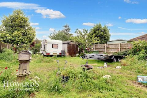 2 bedroom bungalow for sale, North Market Road, Winterton-on-Sea