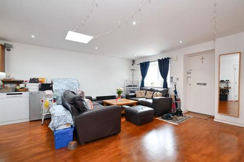 2 bedroom flat for sale, 2 The Hub St. Ives Road, Maidenhead, Berkshire, SL6 1RJ