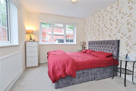 5 bedroom detached house to rent, Brookwood Farm Drive, Knaphill, Woking, Surrey, GU21