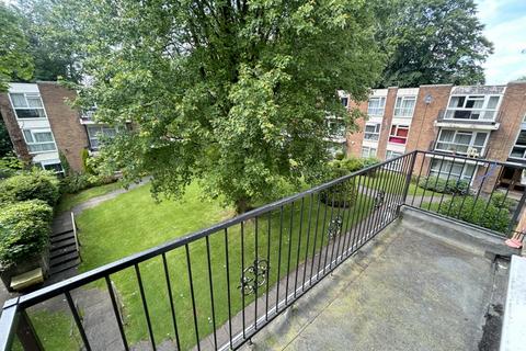 2 bedroom apartment to rent, Bury Old Road, Salford M7