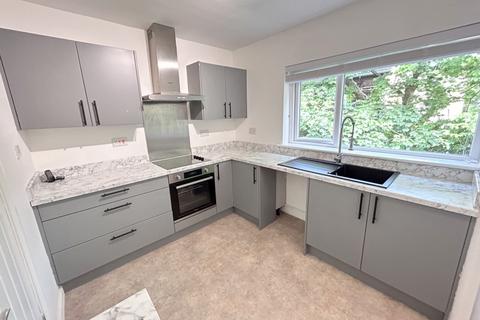 2 bedroom apartment to rent, Bury Old Road, Salford M7