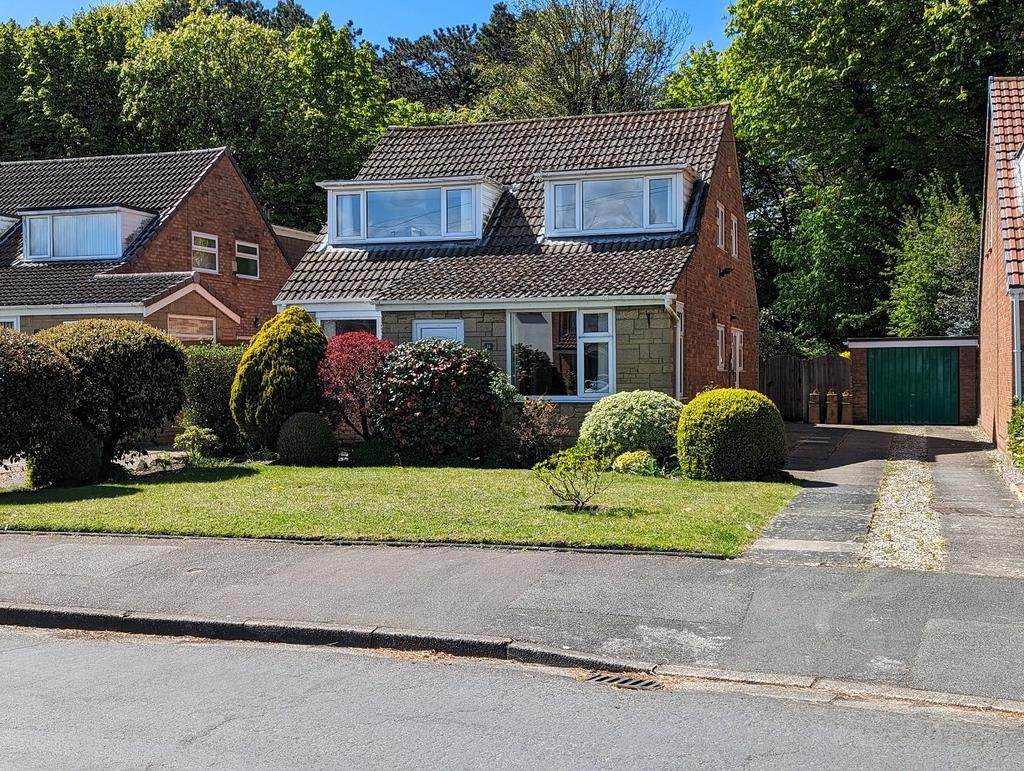 Beechwood Drive, Formby, Liverpool, L37 3 bed detached house £325,000