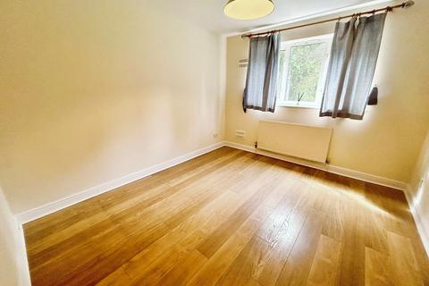 2 bedroom flat to rent, Old Hall Lane, Manchester, Greater Manchester, M14