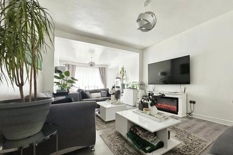 19 Corringham Road, Manchester, M19 2RG