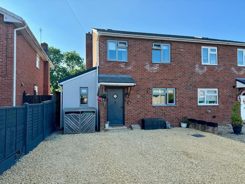Station Road, Credenhill, Hereford, HR4 3 bed semidetached house £