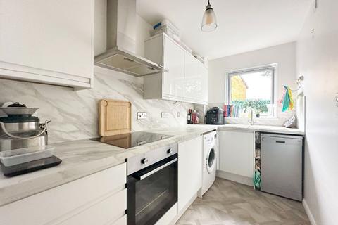 36 Mansard Close, Hornchurch, RM12 4HS