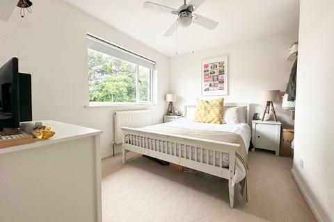 36 Mansard Close, Hornchurch, RM12 4HS