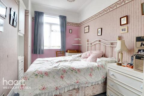1 bedroom flat for sale, Westcliff Park Drive, Westcliff-On-Sea