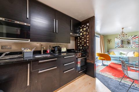 2 bedroom flat to rent, Latimer Road, North Kensington, London, W10